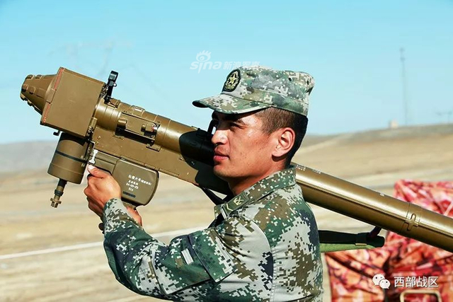 言传身教带尖兵!新疆军区高炮团战士勤练fn6防空导弹