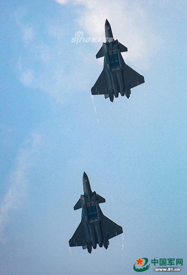 最好的生日礼物！我歼20航展四机编队献礼空军69周年