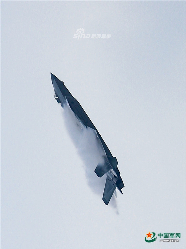 最好的生日礼物！我歼20航展四机编队献礼空军69周年