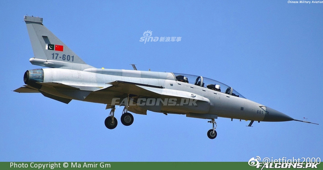 涂装即战斗力！巴基斯坦国防日展示枭龙240号战机