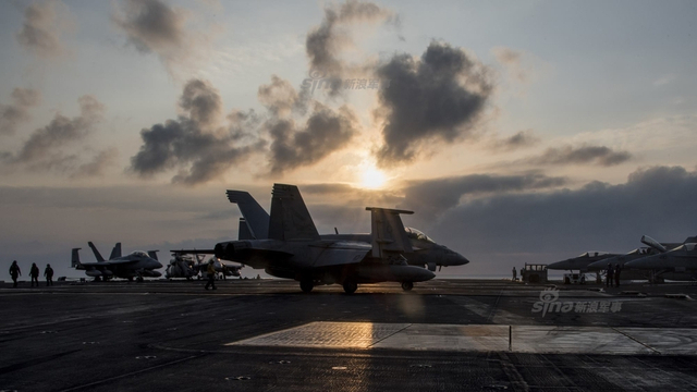 特朗普咄咄逼人！美航母刚离越南又携日本赴南海军演