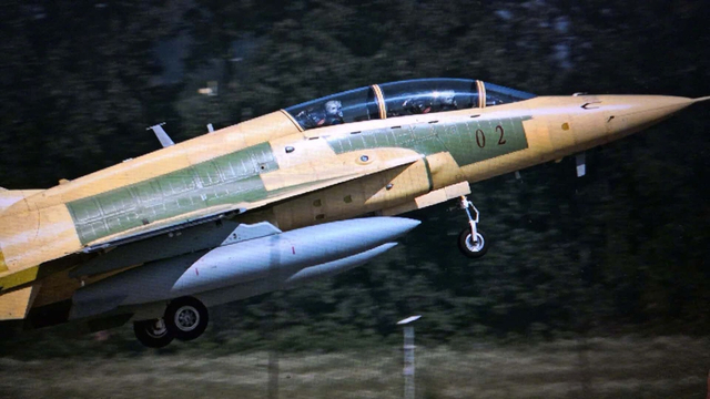 涂装即战斗力！巴基斯坦国防日展示枭龙240号战机