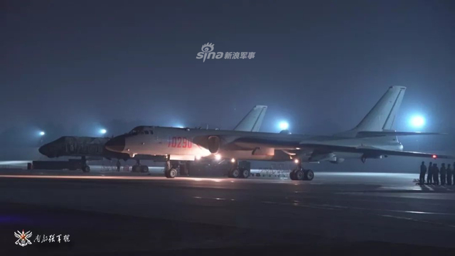 月黑风高正当时！空军某部轰6K大漠夜训锤炼战力