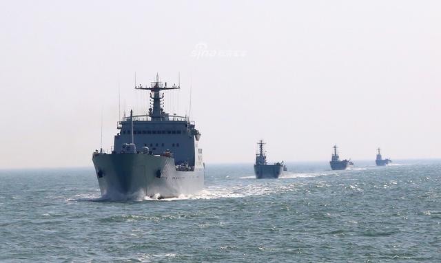 我北海舰队074A登陆舰登岛演习