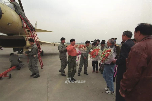 猛龙生日快乐！深情缅怀宋文骢总师与歼10战机首飞