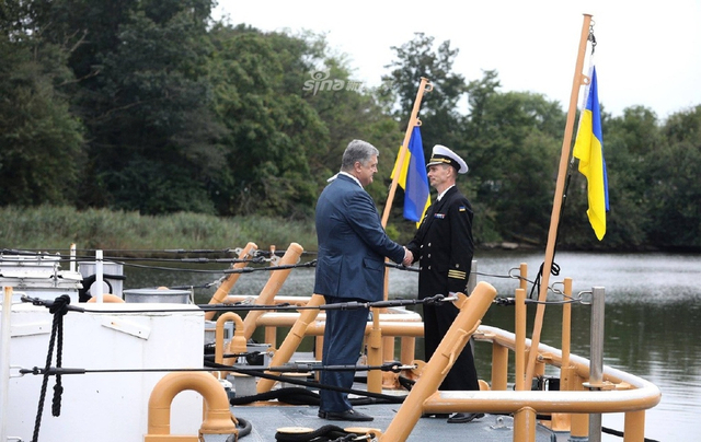 就是打发叫花子!乌克兰总统出席美赠送巡逻艇仪式