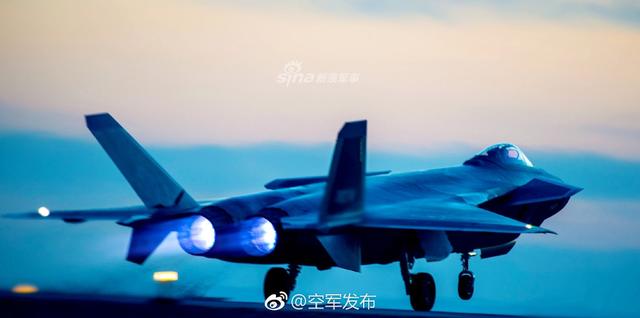 官曝我歼20训练新貌美不胜收