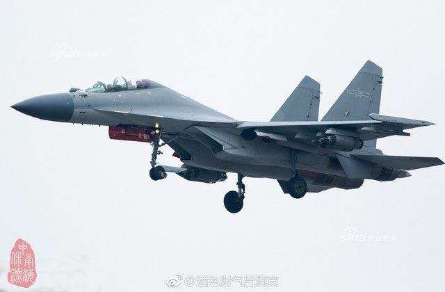 展示一发入魂！西部战区歼16火箭弹对地攻击快准狠