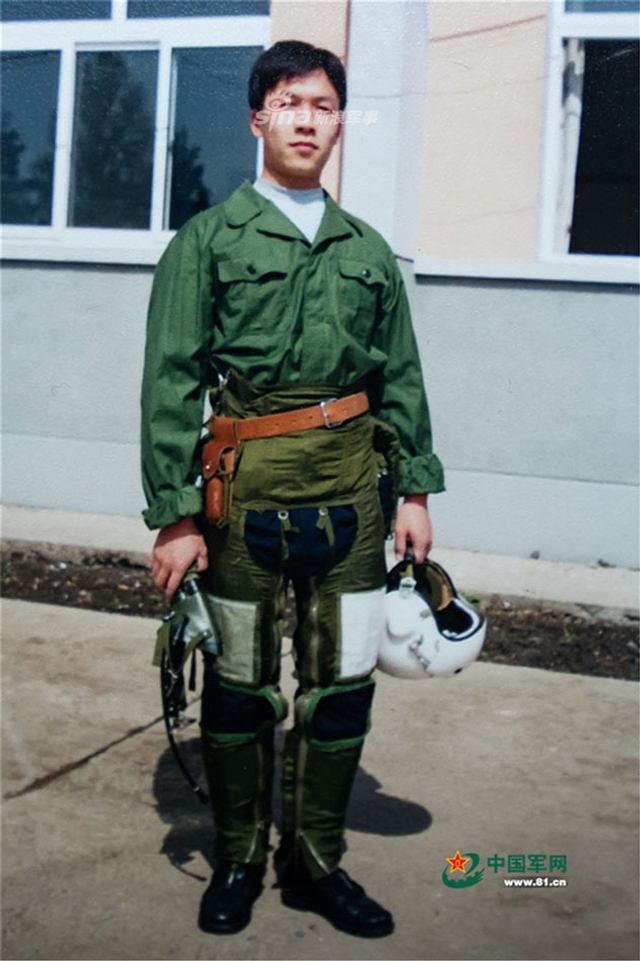 中国军人的质朴愿望!我空军功勋飞行员还想飞4代机