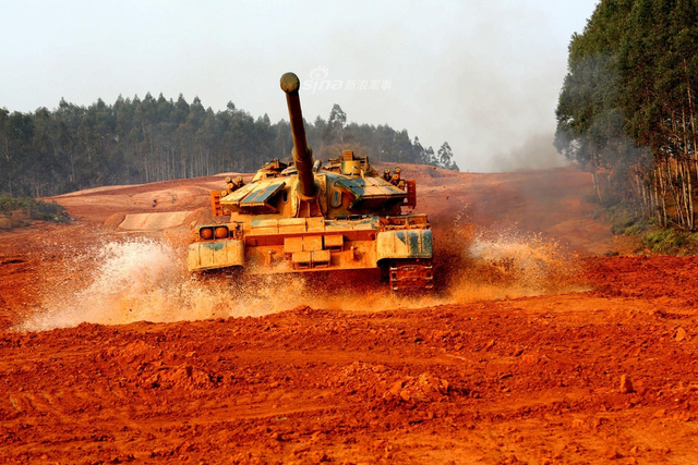 五对轮逆天之势不可挡！中国遥控操纵无人坦克竟是大59