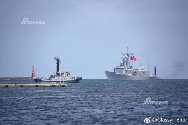 就这也敢来打擂台?台军也搞阅舰算上9艘快艇共20艘