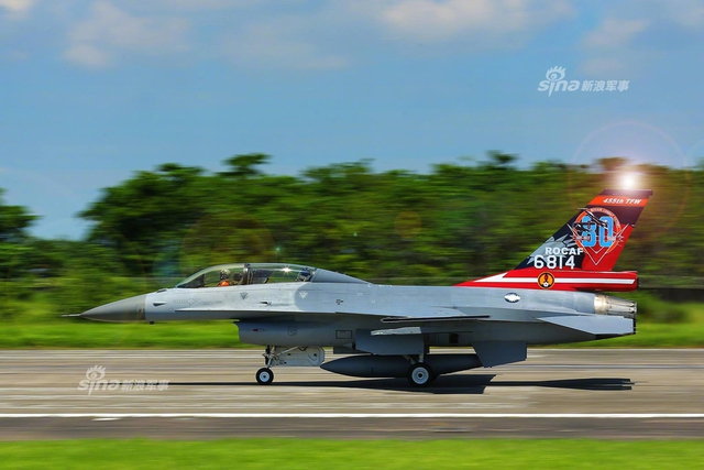 欺师灭祖!台湾F16和日本F35在美军基地高调编队飞行