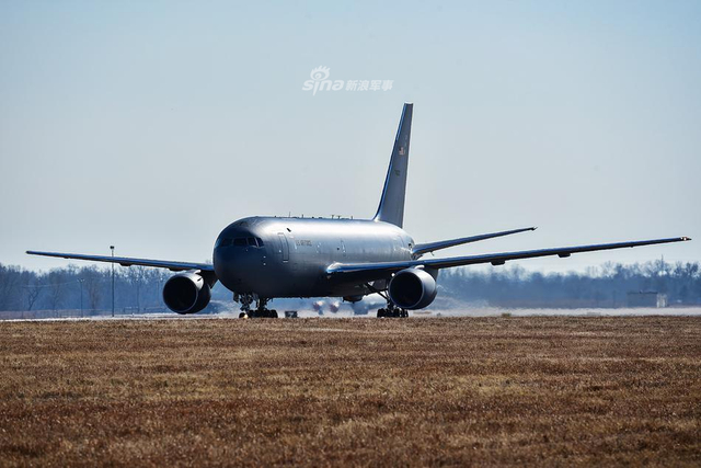 体型就是个大油罐!美空军一口气接收2架KC46A加油机