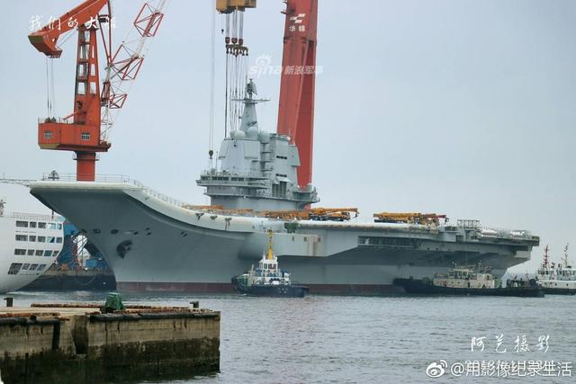我国产航母今日疑似舰体离岸