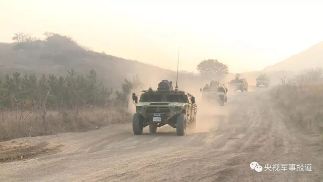 机动部队出击！我军精锐合成营新式突击车玩的溜