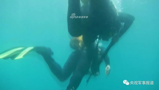 南海腾蛟！我陆军特战队员挑战蛙人演练水下动真章