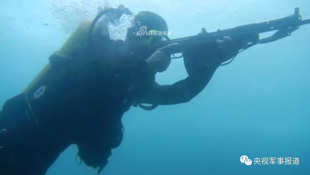 南海腾蛟！我陆军特战队员挑战蛙人演练水下动真章