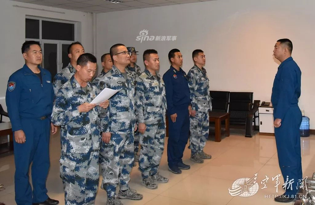 月黑风高正当时！空军某部轰6K大漠夜训锤炼战力