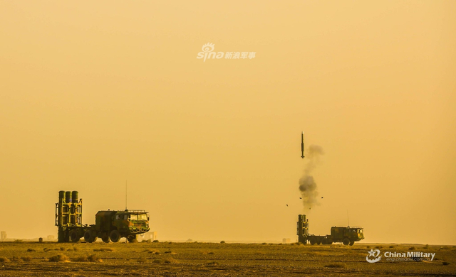 为大军遮起保护伞！我陆军红旗16搭配道尔M1大漠亮剑