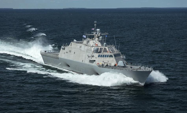 中国也有同款舰！美军最新战舰在加拿大港口惨被冻住