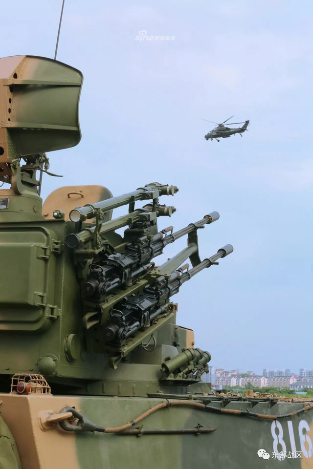 海东雄鹰破长空！东部战区陆航旅地空协同演练很震撼