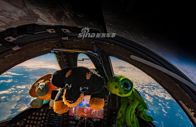 美军真会玩!U-2侦察机拍到远离地面两万多米壮观景象