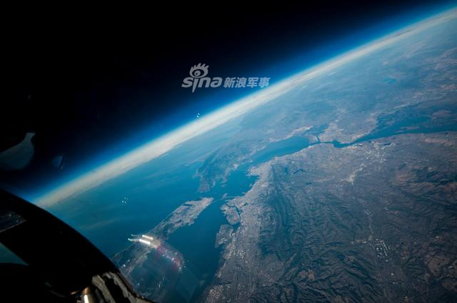 美U2侦察机两万多米高空玩摄影