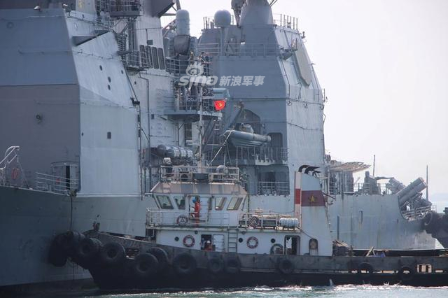 看见亲人都没这兴奋!美卡尔文森号航母抵越南引围观