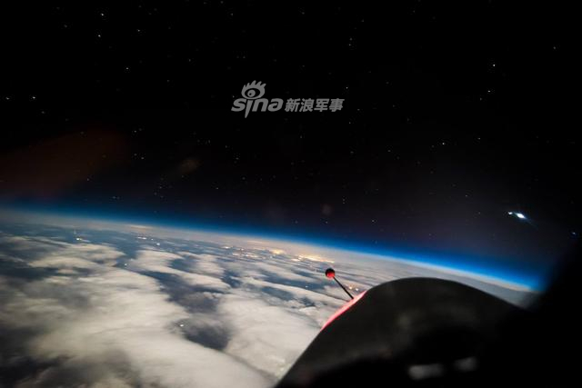 美军真会玩!U-2侦察机拍到远离地面两万多米壮观景象