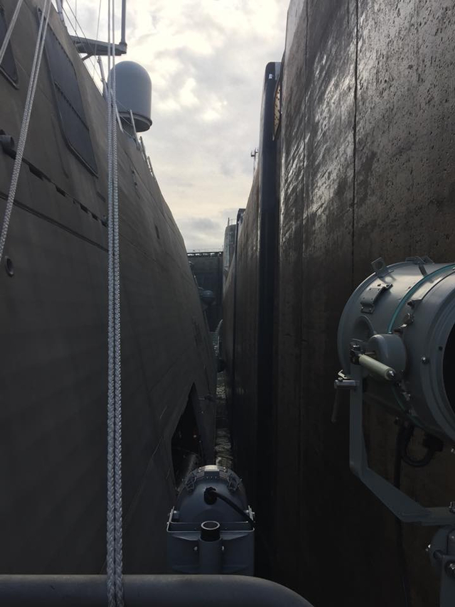 中国也有同款舰！美军最新战舰在加拿大港口惨被冻住