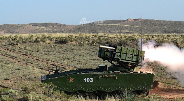 土豪特供版！中国军工在伊拉克展出大八轮版红箭10战车