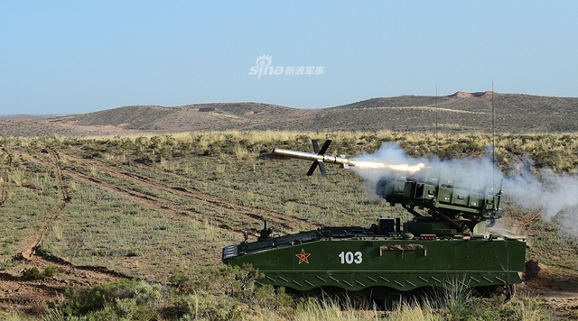土豪特供版！中国军工在伊拉克展出大八轮版红箭10战车