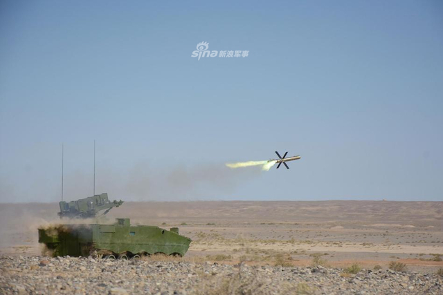 土豪特供版！中国军工在伊拉克展出大八轮版红箭10战车