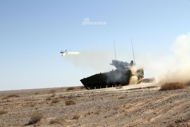 土豪特供版！中国军工在伊拉克展出大八轮版红箭10战车