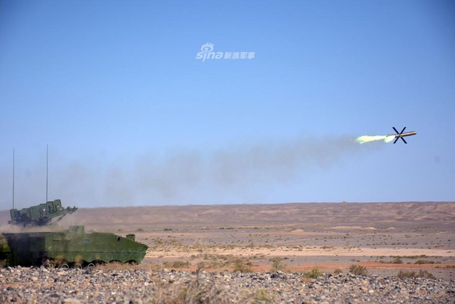 土豪特供版！中国军工在伊拉克展出大八轮版红箭10战车