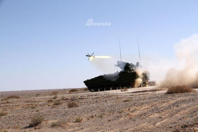 土豪特供版！中国军工在伊拉克展出大八轮版红箭10战车