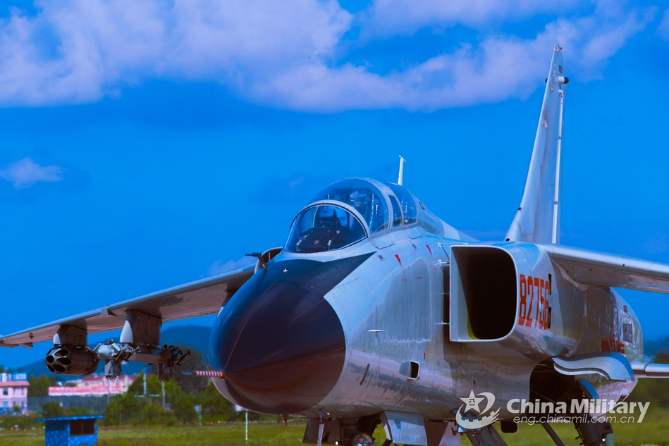 海军航空兵歼轰-7战机训练图片德国新型山猫步兵战车现身去除涂层准备