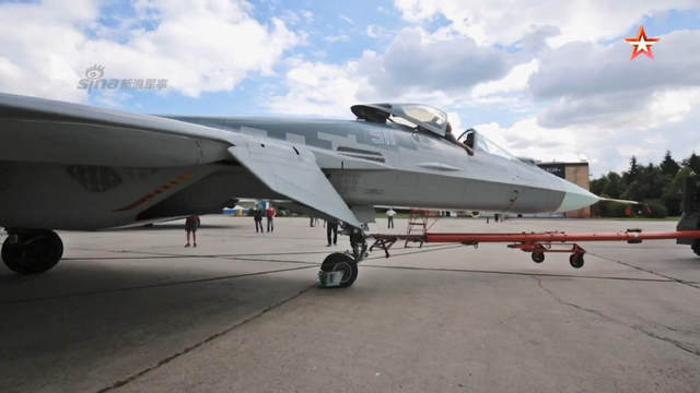 能挂几个导弹？俄罗斯苏57战斗机首曝机腹弹舱