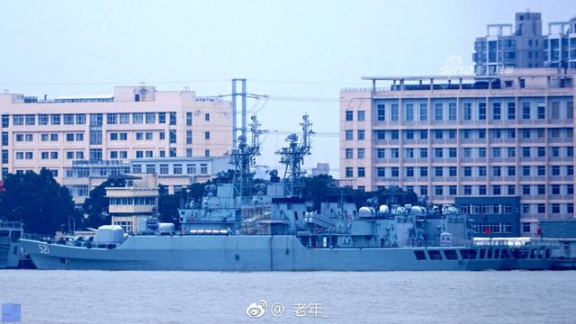 我053型舰兄弟几个再聚首船厂