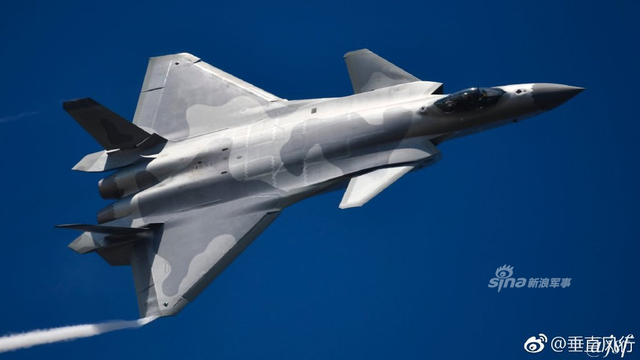 龙吟九天震寰宇！我军歼20战机凌空决胜英姿不俗