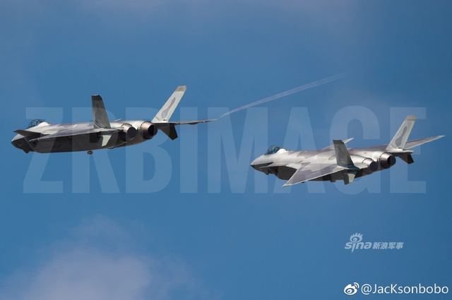 好战机身形就是漂亮!中国空军歼20做工精美美不胜收