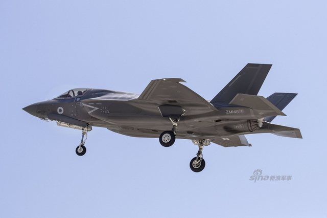 老佛爷很欣慰！英国新到货F35B战机首次飞行训练