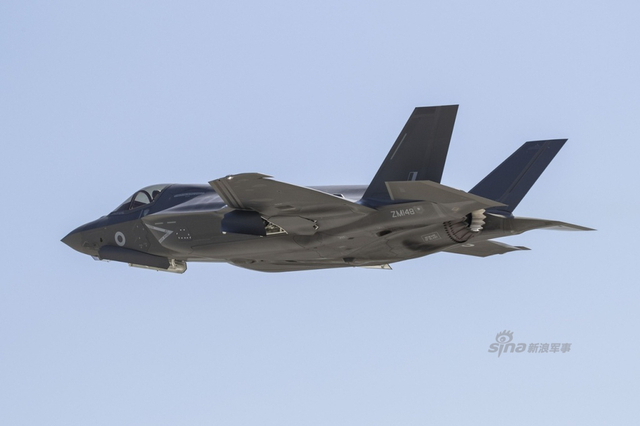 老佛爷很欣慰！英国新到货F35B战机首次飞行训练