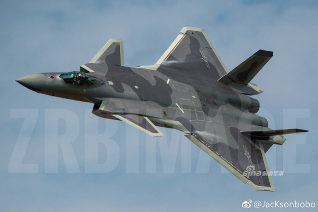 好战机身形就是漂亮!中国空军歼20做工精美美不胜收