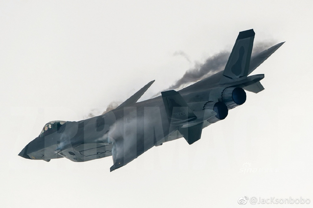 好战机身形就是漂亮!中国空军歼20做工精美美不胜收