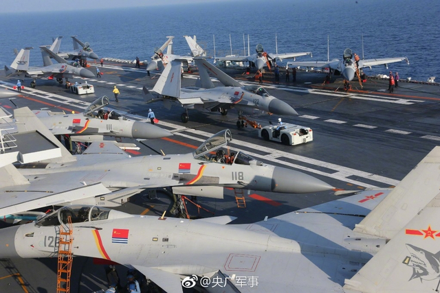 何时夜间起降？我军辽宁号航母满载歼15卫南海