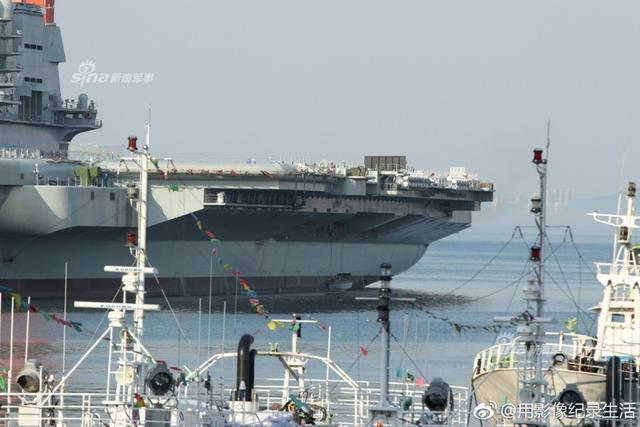 中国首艘国产航母舰岛疑似喷漆