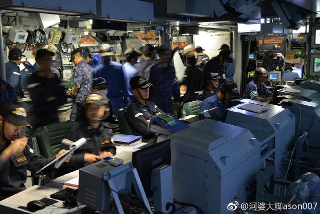日本加贺号航母闯我南海搞巡航