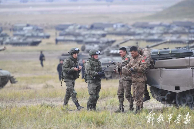 跟毛子切磋！回顾东方军演我军99坦克抖出冷战范