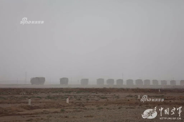 红旗9小伙伴！我军红旗22防空导弹荒漠涂装实弹打靶